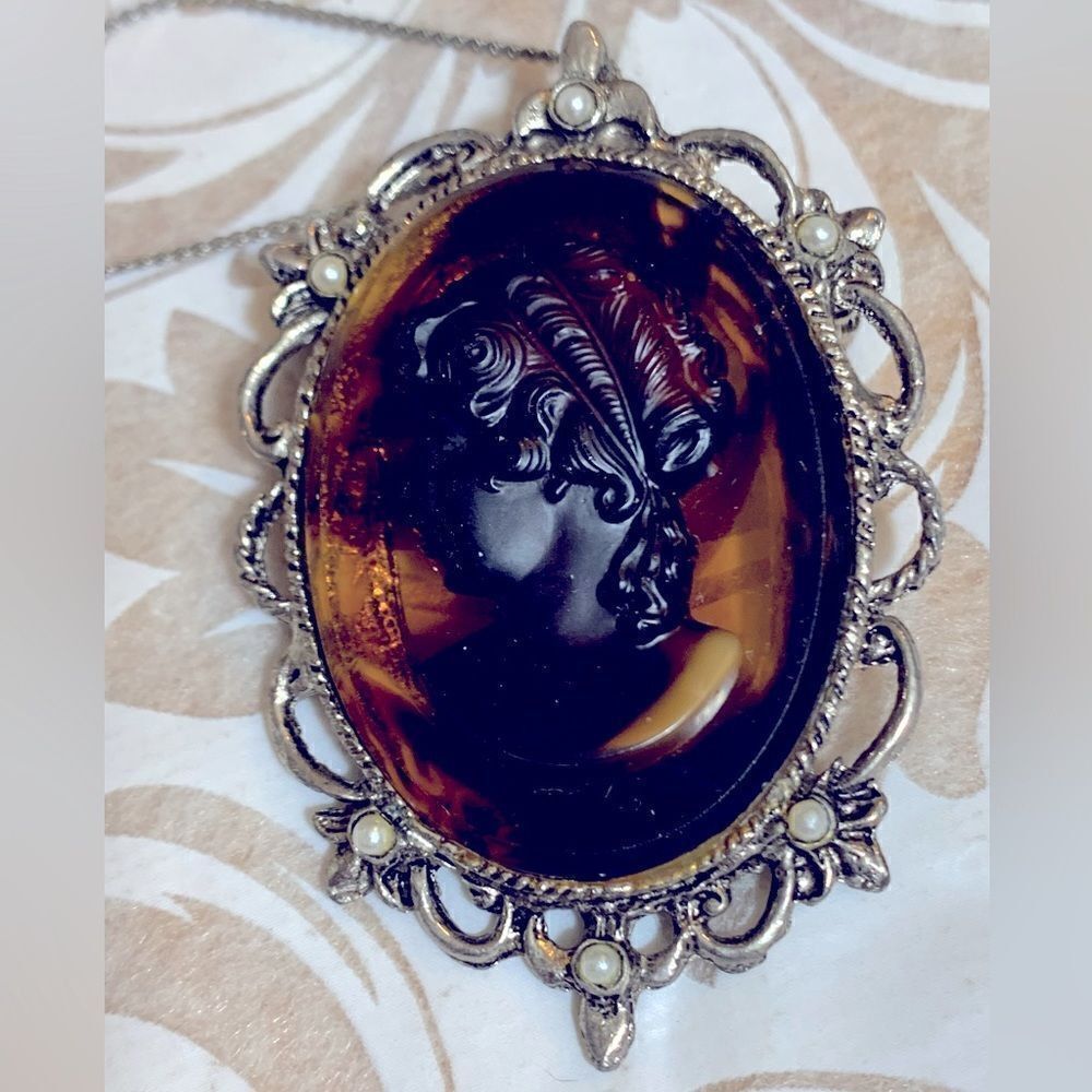 Vintage Amber / Brown Glass Cameo Brooch Pin & Necklace 18” Pendent 2.5” 